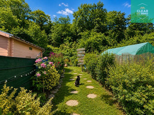 Maisonavec jardin et piscine - photo 8