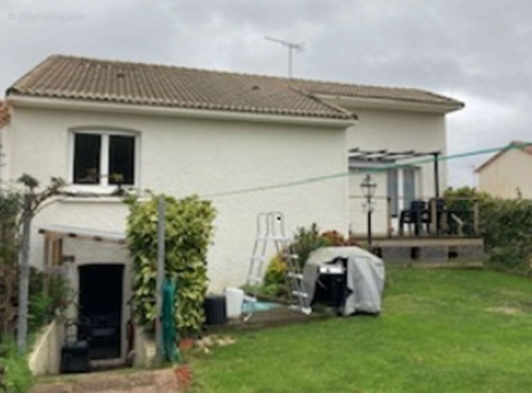 Maison à NIEUL-LE-DOLENT