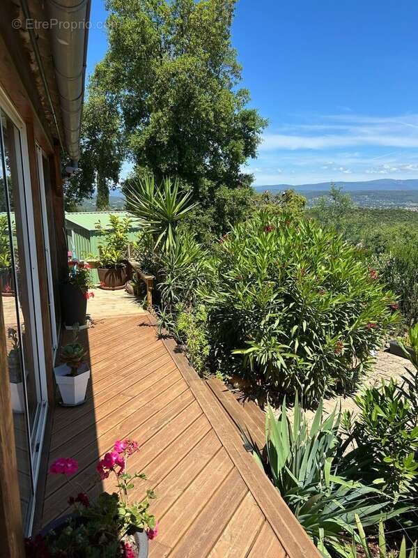Maison à LE MUY