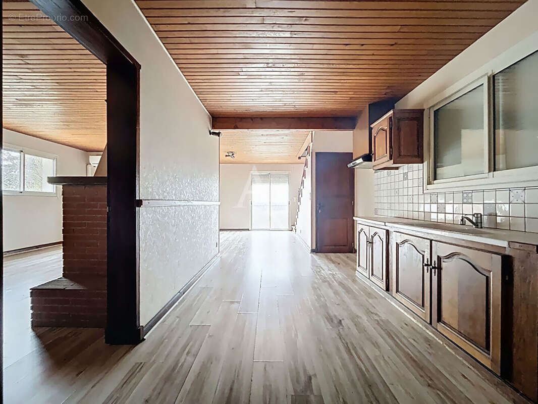 31380  Montjoire  Maison 7 pièce(s) 182.78 m2 - photo 9