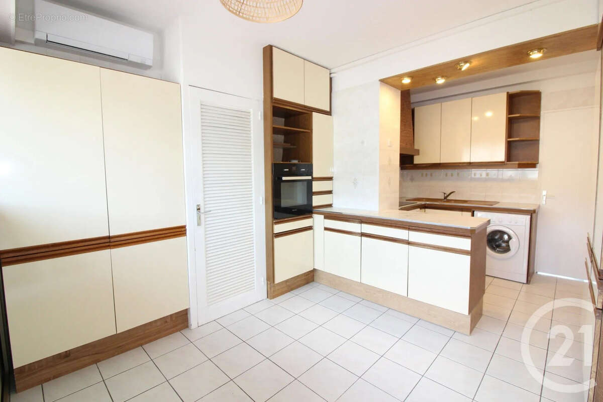 Appartement à ROQUEBRUNE-CAP-MARTIN