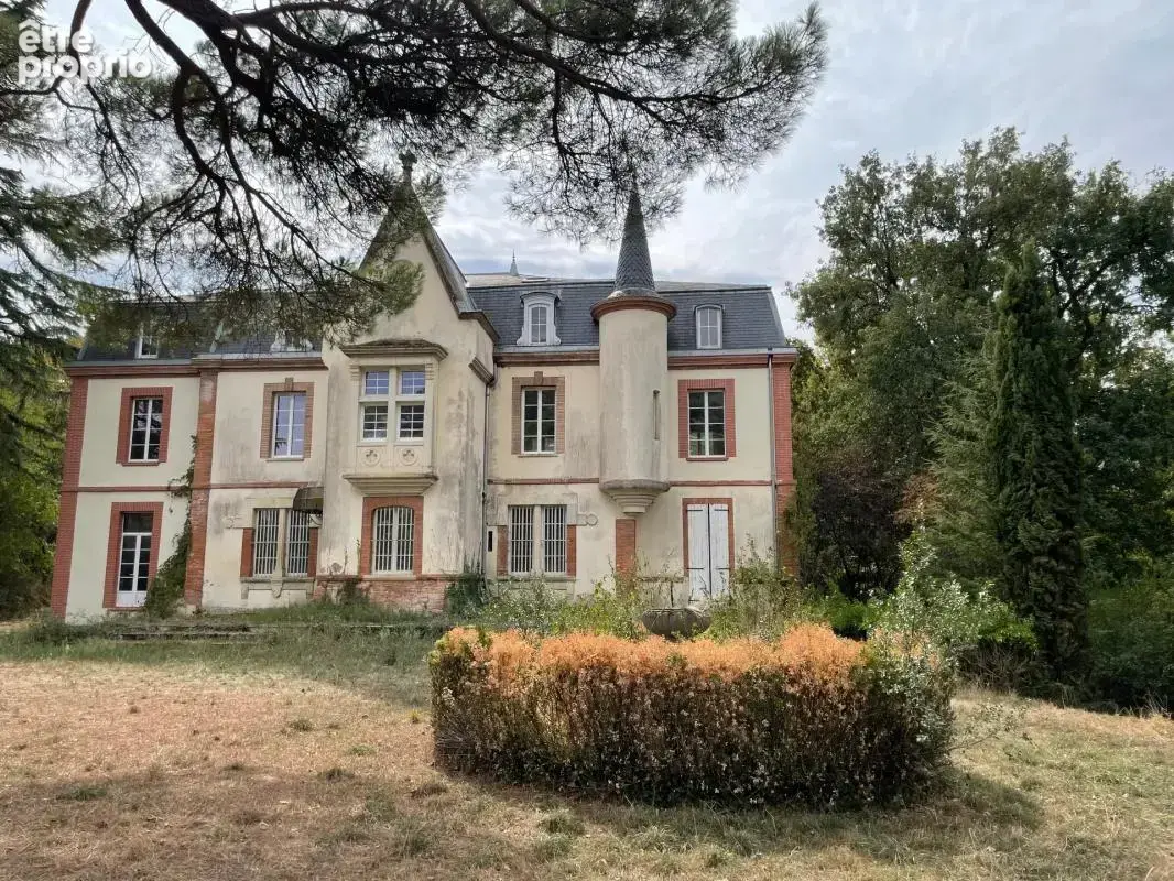 Domaine de caractère à restaurer – 500 m² –3,6 ha – accès rapide - photo 2