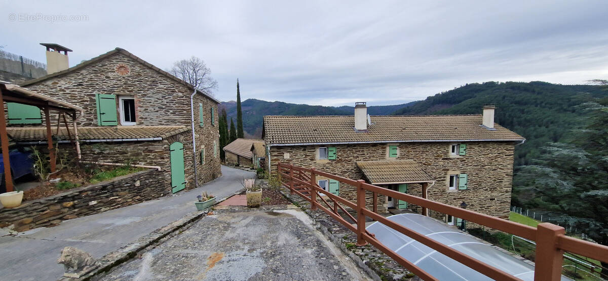 Maison à LE COLLET-DE-DEZE