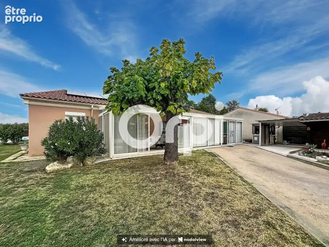 À vendre : Maison de plain-pied à Sarliac-sur-l'Isle — Piscine couverte & grande véranda - photo 17