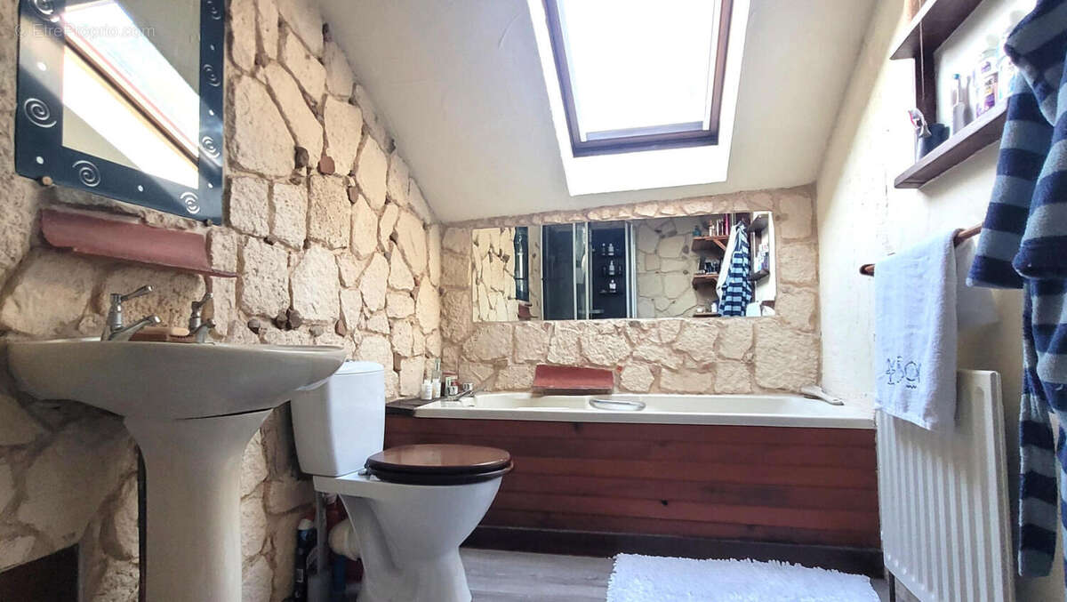 Complexe de 4 Gîtes et Maison avec 3 Chambres, Emplacement Privilégié, Piscine, Revenu – Lacs de Haute Charente - photo 13