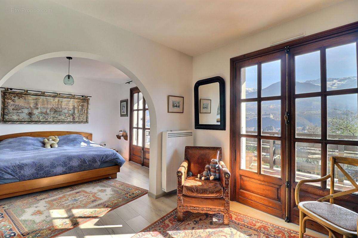 Maison à LA ROCHETTE