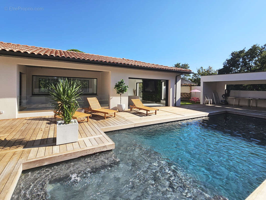 Maison à VILLEVIEILLE