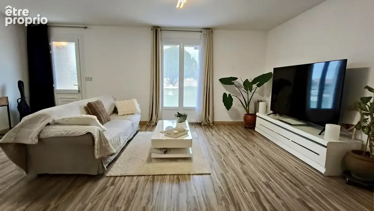 Maison avec véranda   Centre-ville d’Anglade (33390) - photo 12