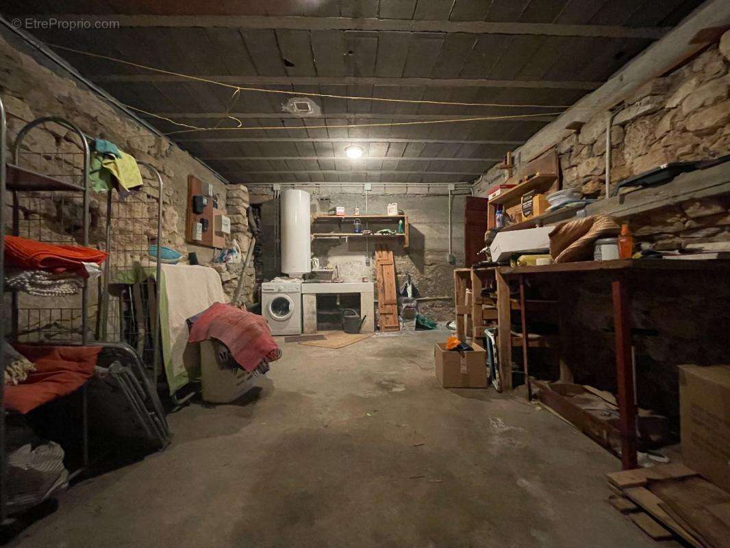 Maison à SAINT-LAURENT-DE-CARNOLS