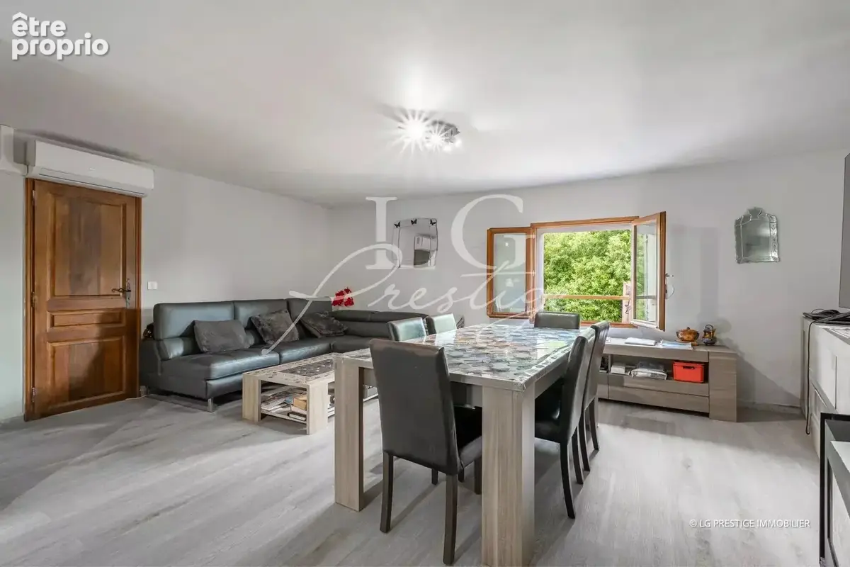 APPARTEMENT T3 – 71 m² + GRENIER DE 20 m² – À RAFRAÎCHIR – CALLIAN VILLAGE - Gros potentiel – Idéal résidence principale ou inve - photo 4