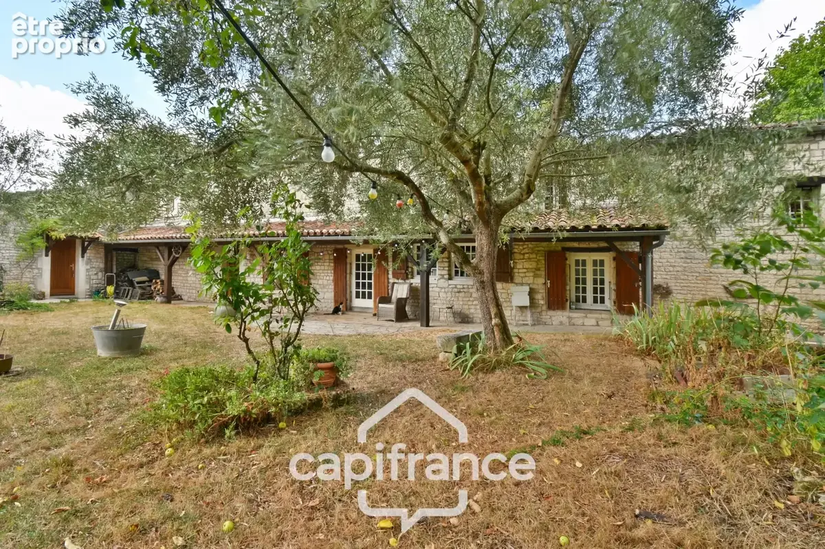 Maison de caractère à vendre 12 pièces SAINT SEVERIN SUR BOUTONNE (17) sur 4500m²de terrain arboré - photo 2