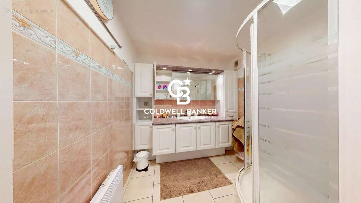 Spacieux appartement avec terrasses et double garage, à deux pas du port et des plages - photo 18