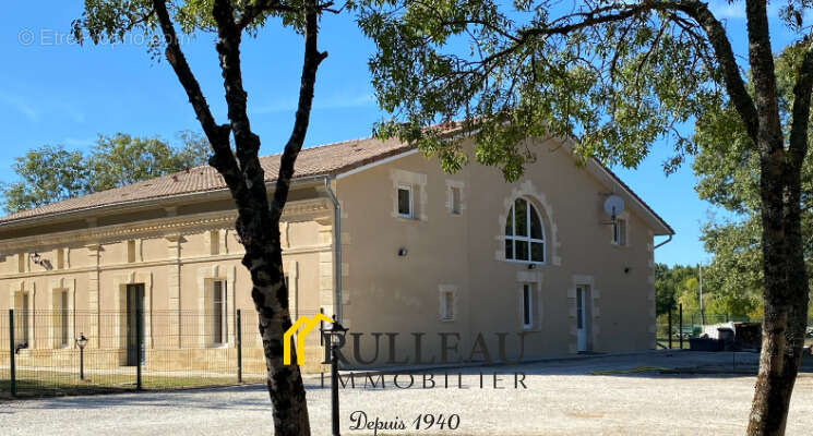 Maison à SAINT-CHRISTOLY-DE-BLAYE