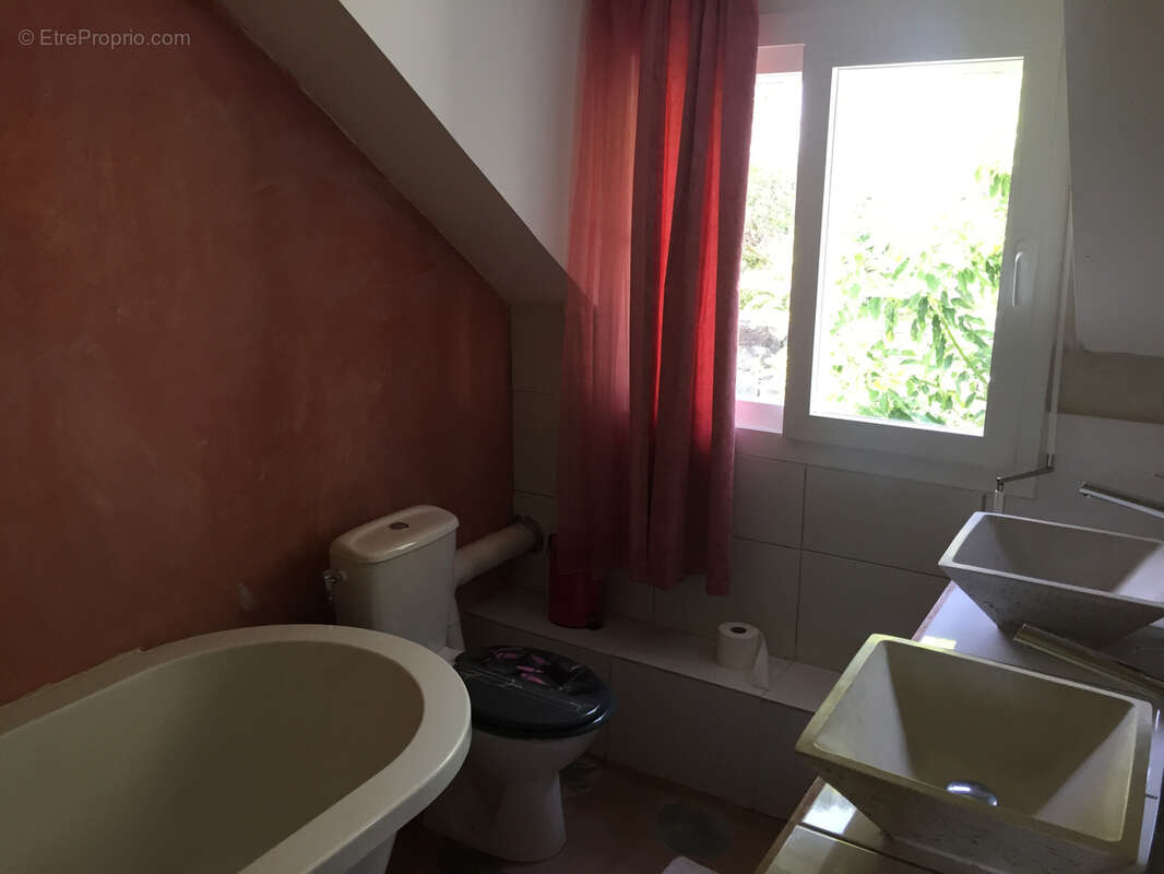 MAISON F7/8  - 180 m2 - Terrain 1200 m2 - BDN SAINTE CLOTILDE (97490) - photo 15