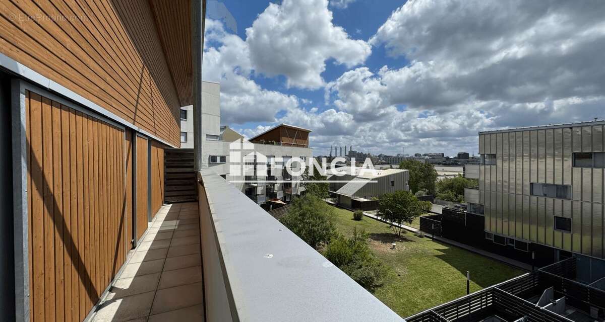 Exclusivité – t3 dernier étage avec grande terrasse – bassin à flot - photo 2
