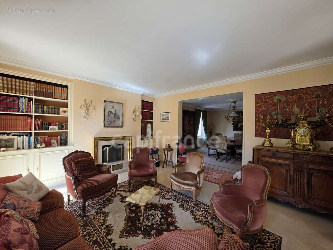 Maison à vendre 11 pièces VILLENEUVE SUR YONNE (89), 6 chambres, jardin 1976 M2 - photo 4