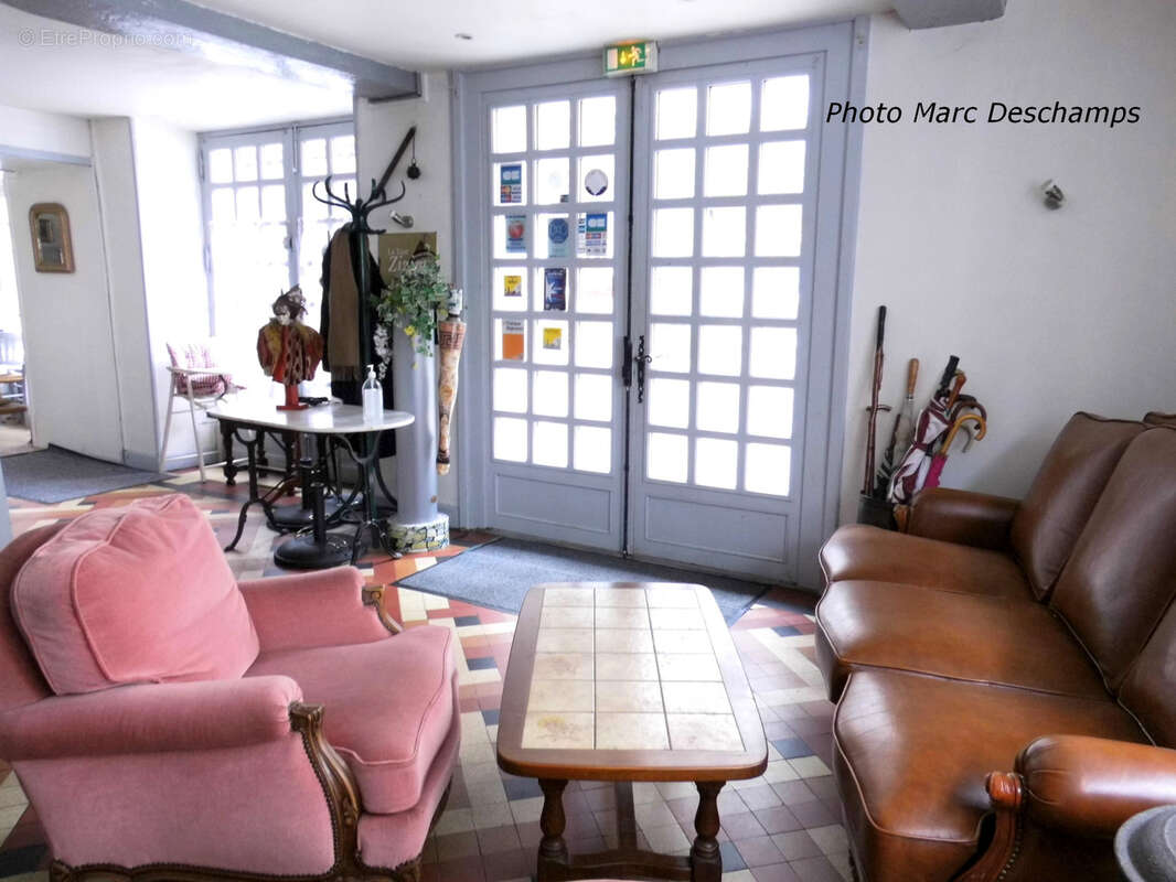 Immeuble de centre ville , hotel-bar-restaurant 13 chambres + appartement privé surface de 620m2 hab., courett - photo 8