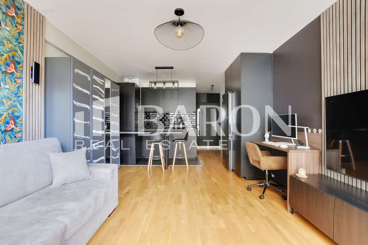 Appartement à PARIS-16E