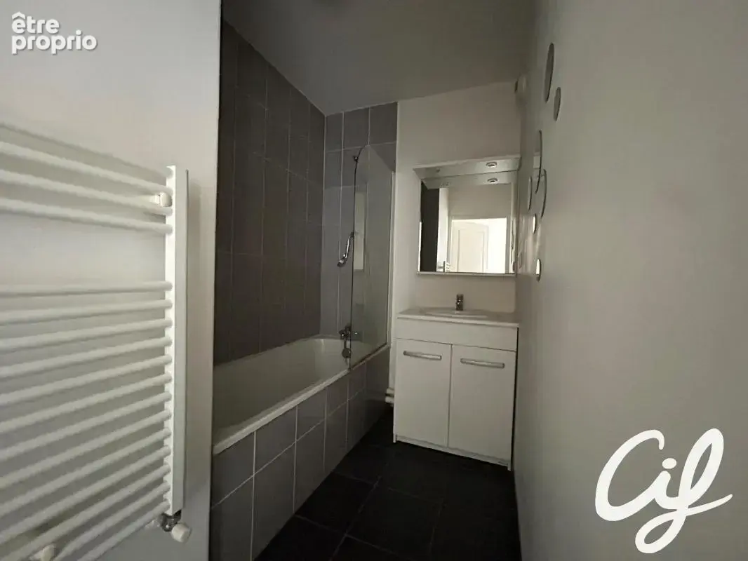Appartement T2 Centre Ville - 43.32 m2  119 000 Euros - photo 5