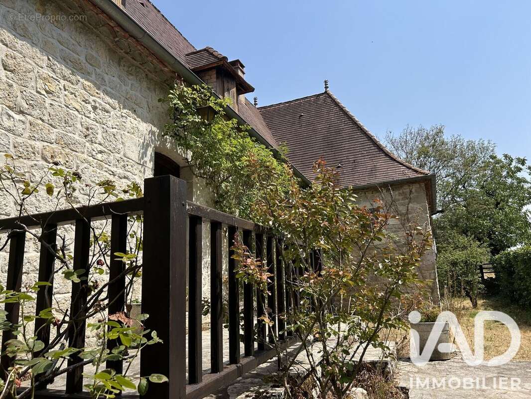 Maison 215 m² à Montfaucon  - photo 5