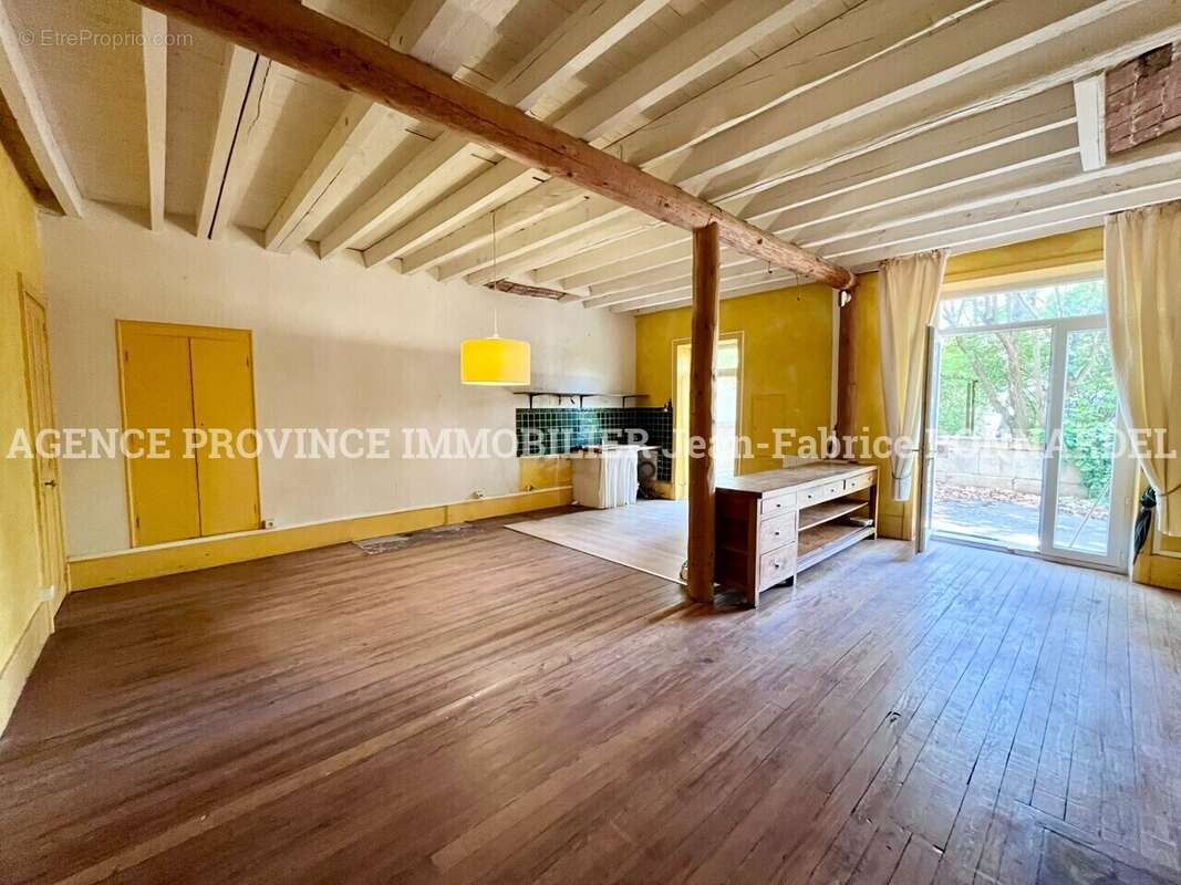 Maison 267 m² à Suze-La-Rousse  - photo 2