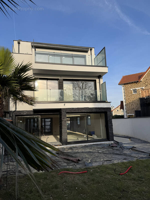 Maison à SAINT-MAUR-DES-FOSSES