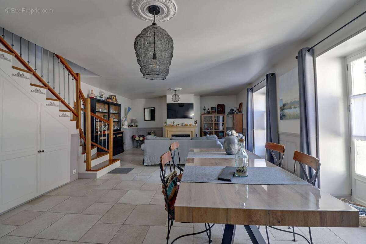 Maison à JUMEAUVILLE