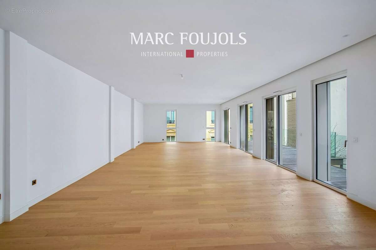 Appartement à PARIS-8E