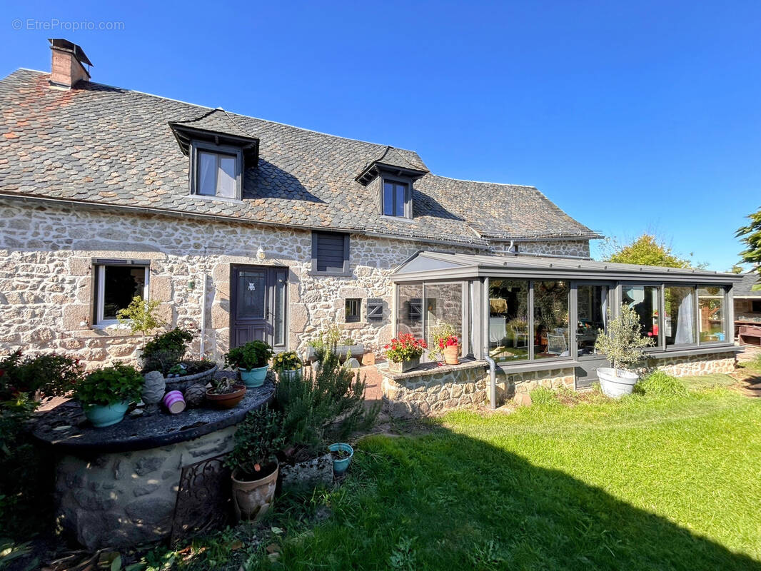 Maison à SAINT-BONNET-PRES-BORT