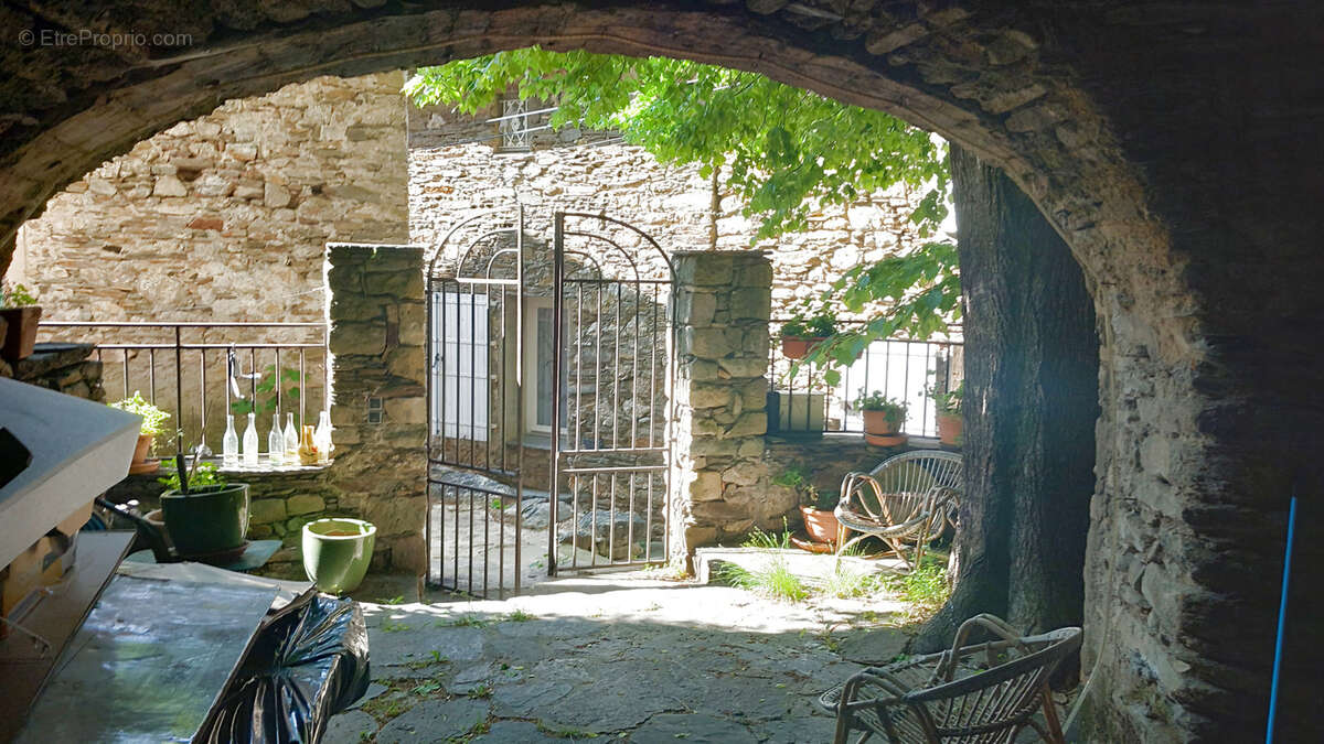 Maison à COLOMBIERES-SUR-ORB