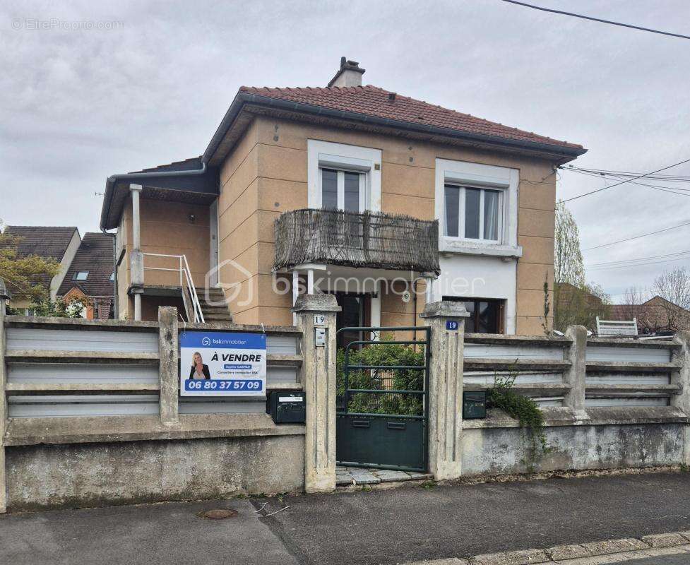 Appartement à PONTAULT-COMBAULT