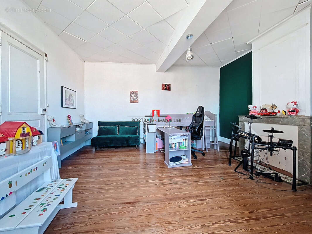 Maison 228 m² à Saint-Andre-De-Cubzac  - photo 9