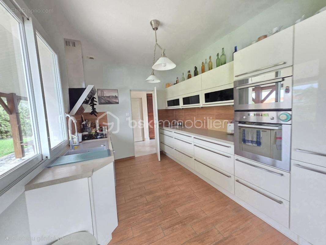 Maison à SAINTE-COLOMBE-EN-BRUILHOIS