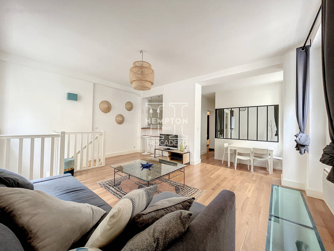 Appartement à PARIS-16E