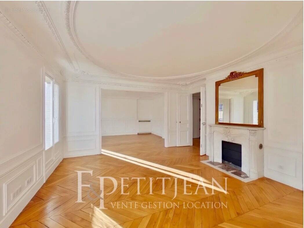 Appartement à PARIS-16E