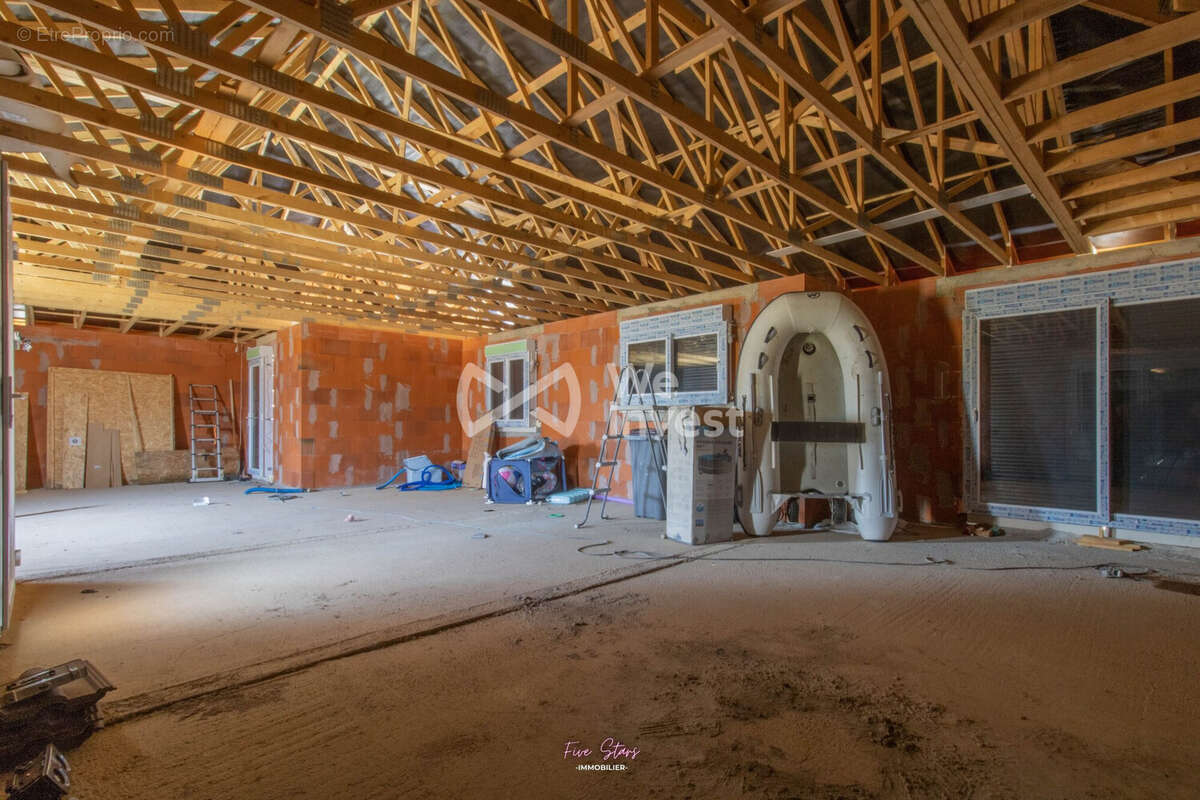 Maison 104 m² à Xivry-Circourt  - photo 8