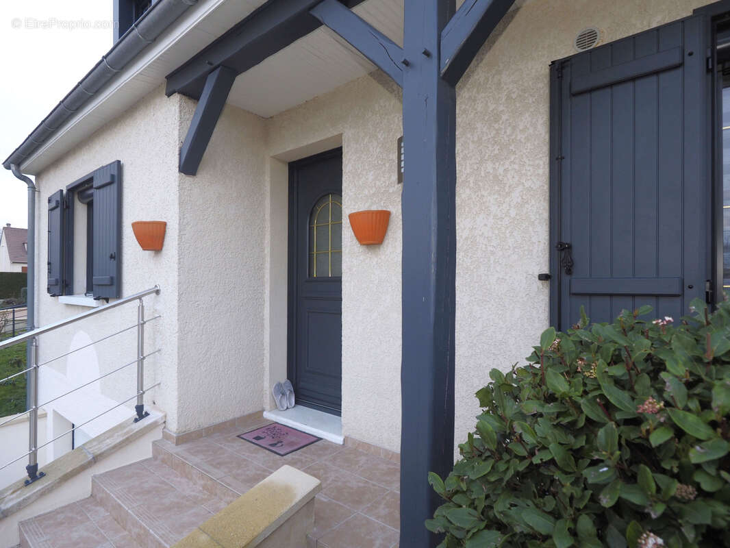 Maison à VAUX-LE-PENIL