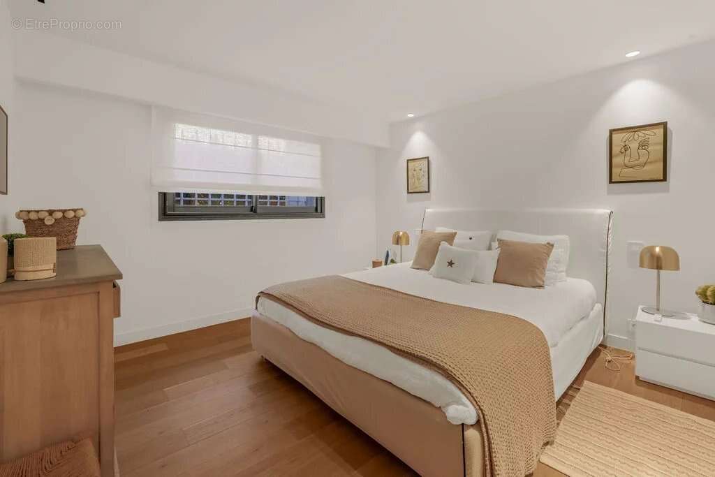 Le Cannet - Quartier résidentiel - Elégante villa de plain-pied avec jardin luxuriant , piscine. Calme absolu - photo 25