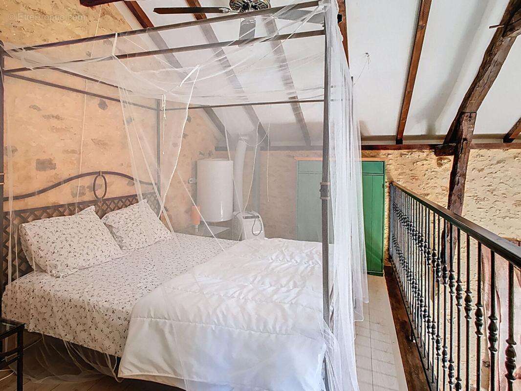 Maison à LE BUISSON-DE-CADOUIN