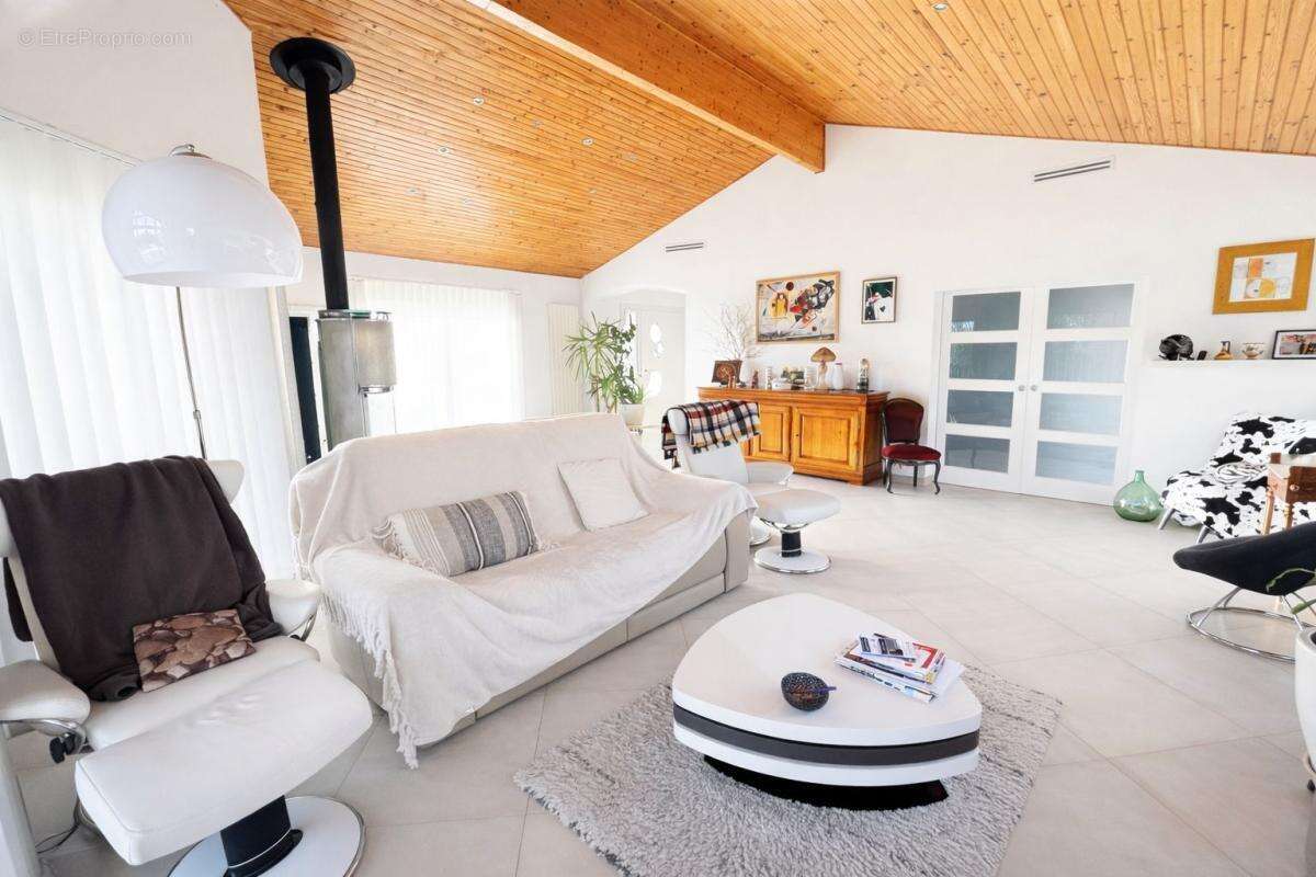  Maison de plain-pied 158 m² – Piscine 5x10 – Terrain 1500 m² – Cœur de village – Brax (31) - photo 3