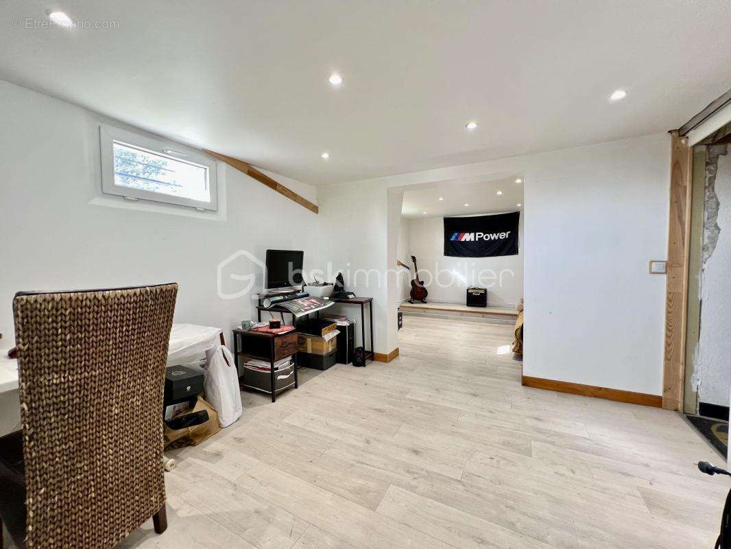 Maison à LAROCHE-SAINT-CYDROINE