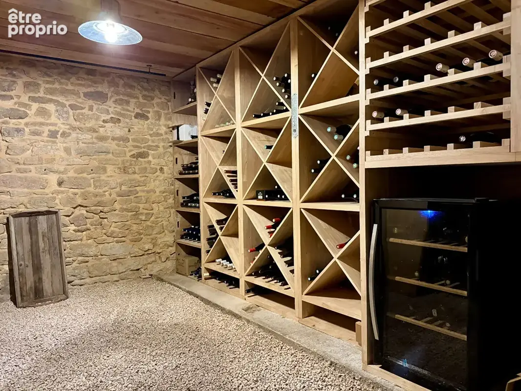 OINGT - Maison de village de 178 m² habitables - 3 chambres, 1 terrasse, cave à vin - photo 11