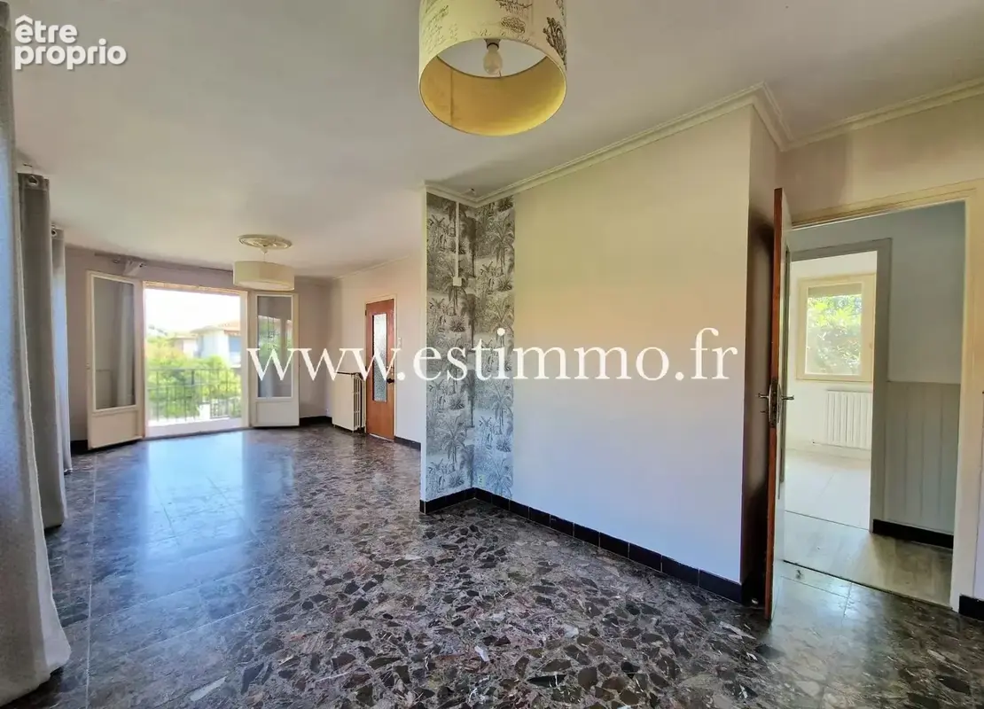 Maison de ville en 6 pièces principales - photo 2