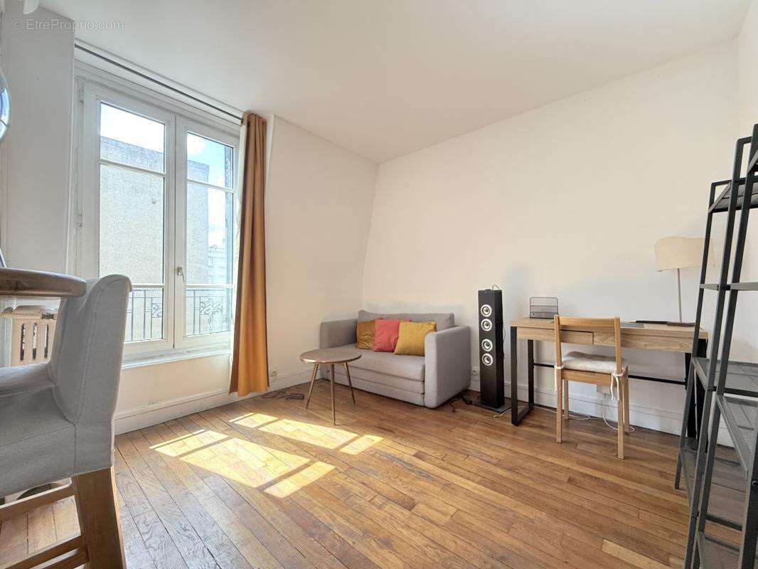 2 pièces en dernier étage, idéalement situé ! - photo 2