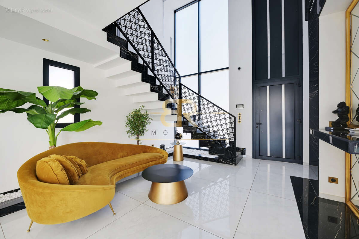 Maison à CHENNEVIERES-SUR-MARNE