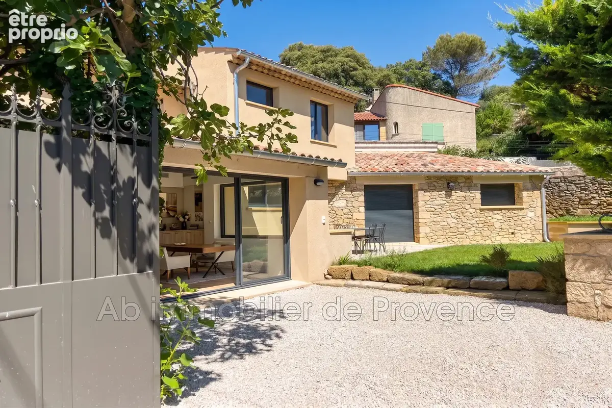 Maison 110 m² à Rognes  - photo 2