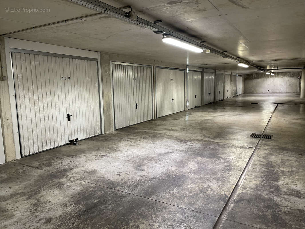 Parking à MARSEILLE-8E