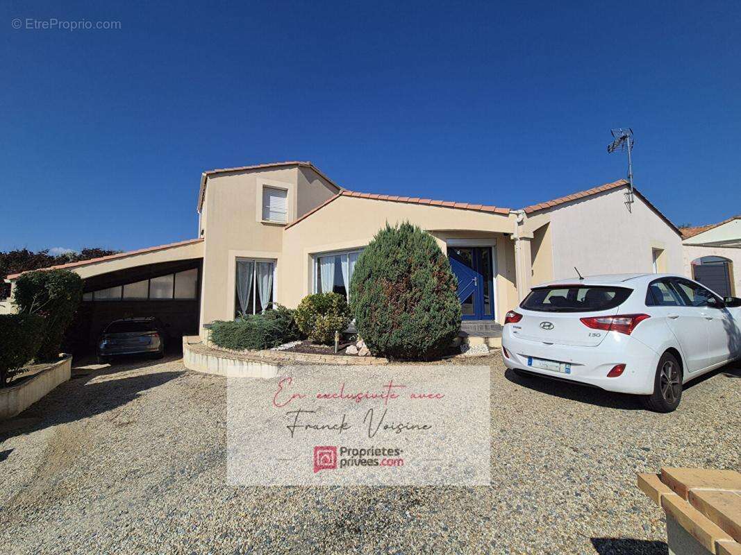 Maison à LES HERBIERS