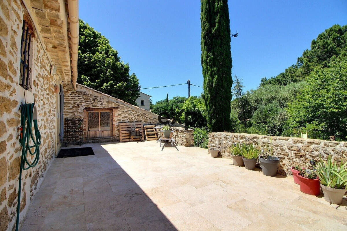 Maison à SUZE-LA-ROUSSE