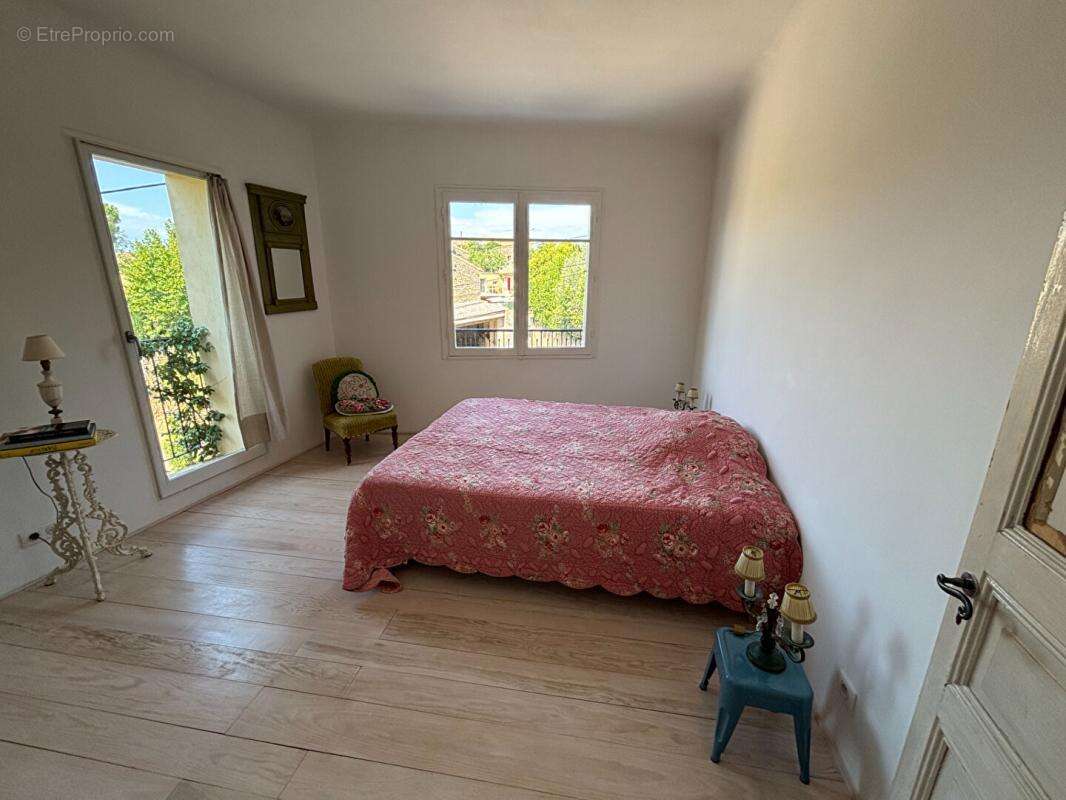 Maison ancienne rénovée avec jardin et piscine - photo 8